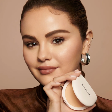 Rare Beauty True to Myself Tinted Pressed Finishing Powder (Ivory) &mdash; тональная финишная пудра без талька, 8г